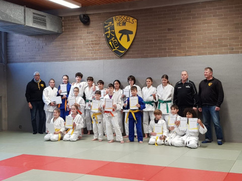 Erfolgreiche Gürtelprüfung zum Jahresende